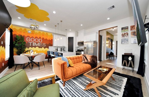 Southeast Houston House | Off The Record -Sleeps 10- Gated