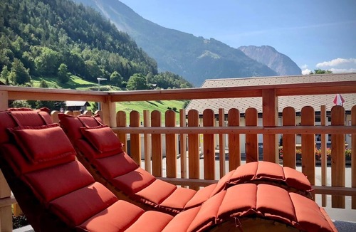 Erschmatt Apartment | Offene Ferienwohnung, Grosse Panorama-terrasse in Einem Kleinen Ruhigen Bergdorf