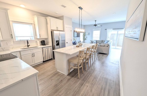 Corolla Light Condo | Offer short stays. Heated Pool. Easy beach access. Discount pricing. New in '24.