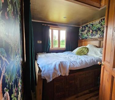 Brentwood Other | offgrid showmans caravan