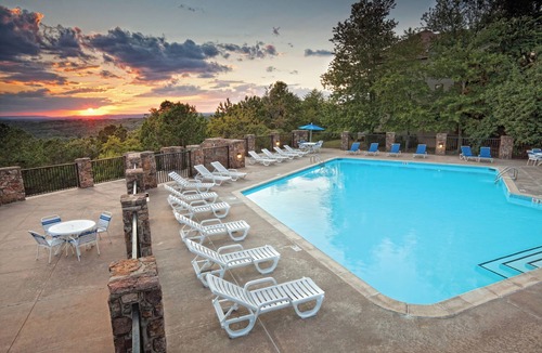 Fairfield Bay Resort | OFFICIAL LISTING | Wyndham - Fairfield Bay 1BR w/Pool, Lake, & More
