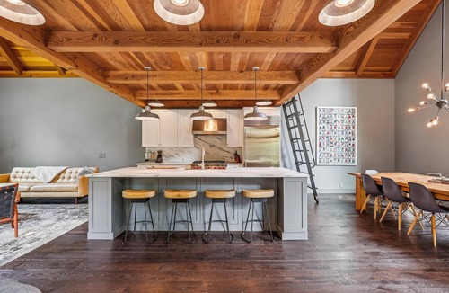 Moscow House | Ogden Falls: 2 br, wood fireplace, a/c, firepit, waterfall view!