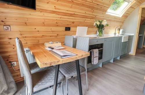 Fence Cottage | OGDEN, romantic, with a garden in Clitheroe