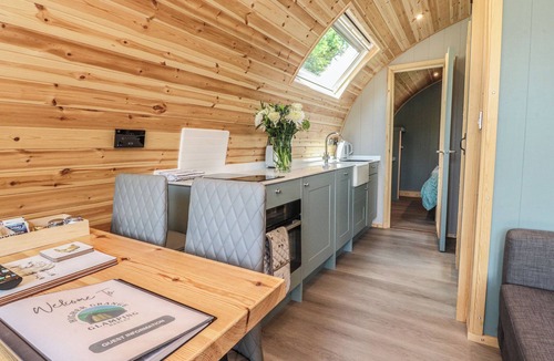 Fence Cottage | OGDEN, romantic, with a garden in Clitheroe