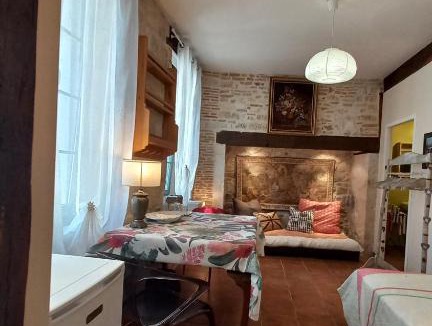 Montcuq House | Oh P'tit Rapporteur