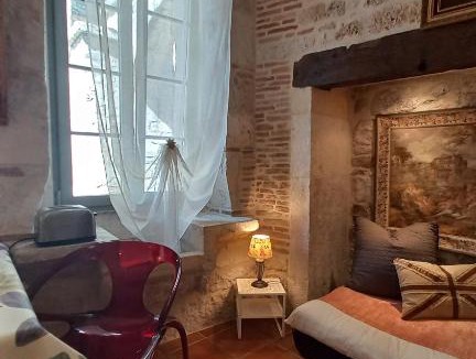 Montcuq House | Oh P'tit Rapporteur