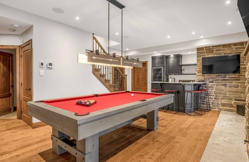 Saint-Faustin-Lac-Carre Ski Chalet | OHANA | Chalet for rent with spa and pool