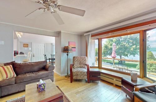 Valois House | Ohana Lake House