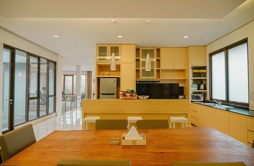 Hegarmanah Villa | Ohara City View 5BR Villa Heated Pool and Billiard
