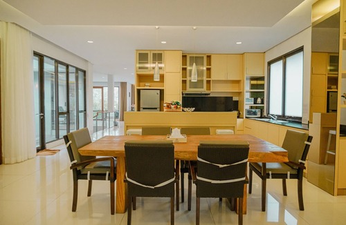 Hegarmanah Villa | Ohara City View 5BR Villa Heated Pool and Billiard