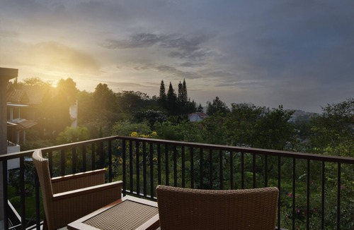 Hegarmanah Villa | Ohara City View 5BR Villa Heated Pool and Billiard