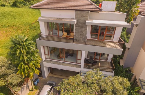 Hegarmanah Villa | Ohara City View 5BR Villa Heated Pool and Billiard