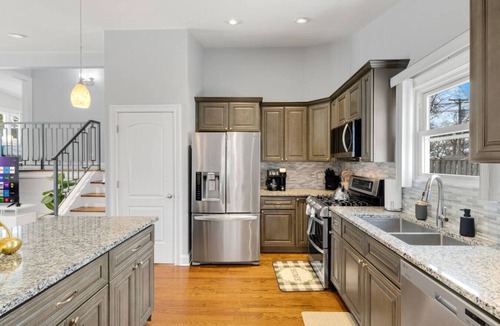 Des Plaines House | O’Hare 7-Bed Home | Workers & Insurance
