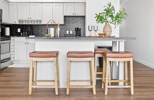 Ohio City Apartment | Ohio City Condo | Gym + Balcony | Walk to W.25th