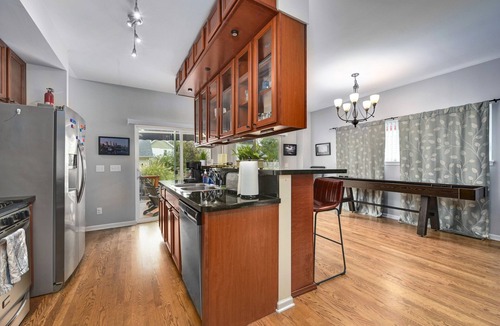 Detroit - Shoreway House | Ohio City Getaway W/Hot Tub, Pool Table and more!