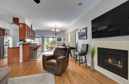 Detroit - Shoreway House | Ohio City Getaway W/Hot Tub, Pool Table and more!
