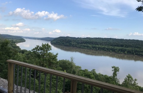 Leavenworth Apartment | Ohio River Room with a View