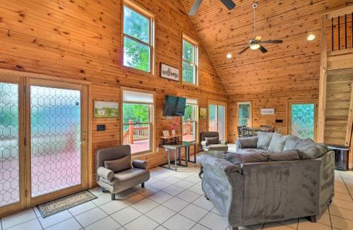 Battletown House | Ohio River Views: Home w/Fireplace & Deck!