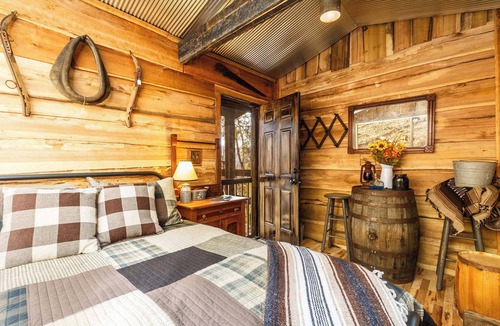 Lynx Cabin | Ohio Starlight Glamping Cabins