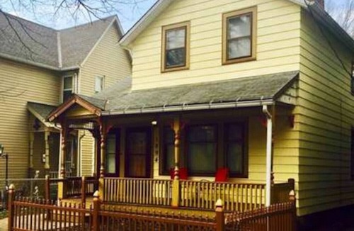 Detroit - Shoreway Apartment | OhioCity Apt Near-WestsideMarket,Flats,Rock Hall!
