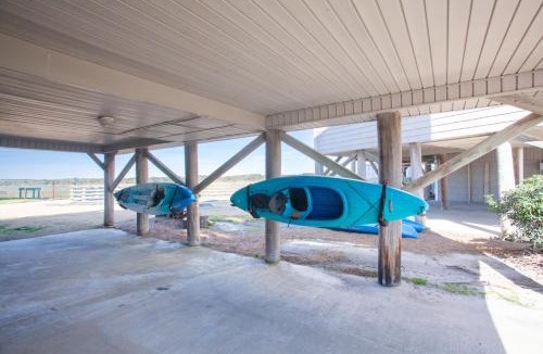 Ocean Isle Beach Apartment | OIB27 Top-Floor Oasis