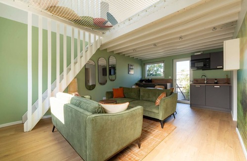 Valenciennes House | OIQIA Air Nomad Vancouver