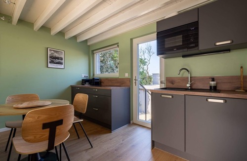 Valenciennes House | OIQIA Air Nomad Vancouver