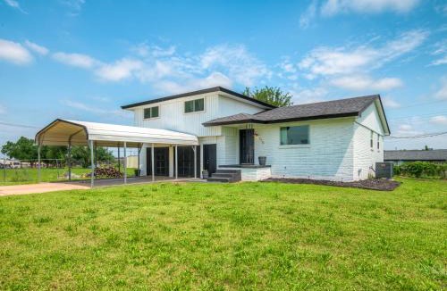 Central Oklahoma City House | Okana Waterpark & Downtown OKC 7 Mins away- Capital View