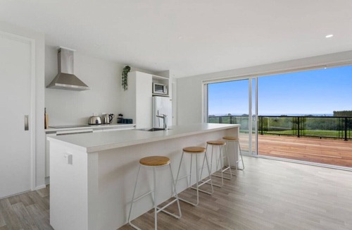 Te Kaha House | Okioki - Te Kaha- Holiday Home