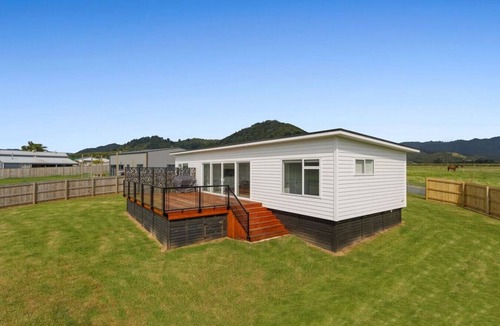 Te Kaha House | Okioki - Te Kaha- Holiday Home