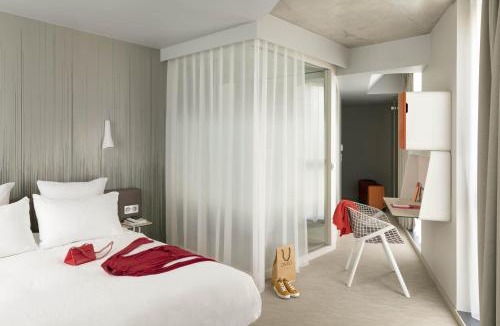 Quartier de Javel Hotel | OKKO Hotels Paris Porte De Versailles
