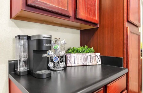 Downtown Oklahoma City Apartment | Oklahoma City "Oasis"🤩 *Pool*Cabanas*Firepit 😃