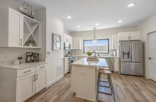 Arnolds Park Villa | Okoboji Lakeside Retreat In Arnolds Park