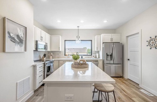 Arnolds Park Villa | Okoboji Lakeside Retreat In Arnolds Park