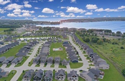 Arnolds Park House | Okoboji Wave House at Bridges Bay Resort