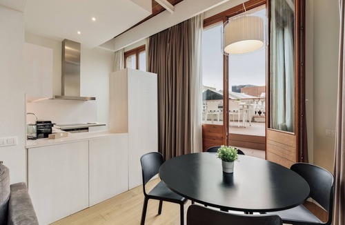 Gothic Quarter Apartment | OLA LIVING BOQUERIA 2