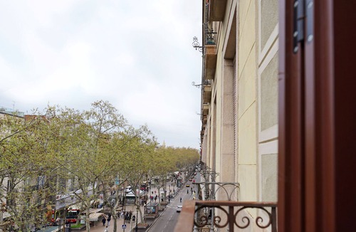 Gothic Quarter Apartment | OLA LIVING BOQUERIA 5