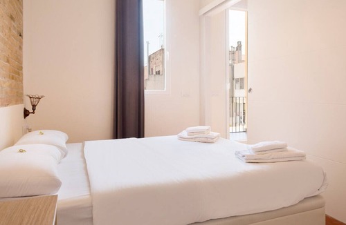 L'Hospitalet de Llobregat Apartment | Olala Design Apartment 2.2 | 10m Pl.España