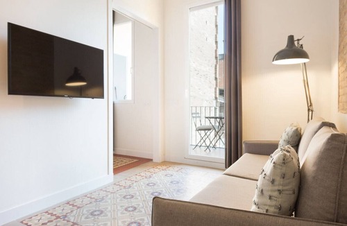 L'Hospitalet de Llobregat Apartment | Olala Design Apartment 2.2 | 10m Pl.España
