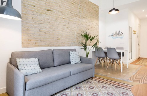L'Hospitalet de Llobregat Apartment | Olala Design Apartment 2.4 | 10m Pl.España