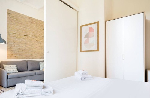 L'Hospitalet de Llobregat Apartment | Olala Design Apartment 2.4 | 10m Pl.España