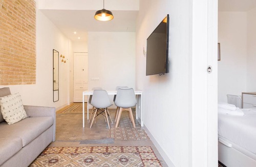 L'Hospitalet de Llobregat Apartment | Olala Design Apartment 3.2 | 10m Pl.España
