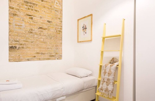 L'Hospitalet de Llobregat Apartment | Olala Design Apartment 3.4 | 10m Pl.España