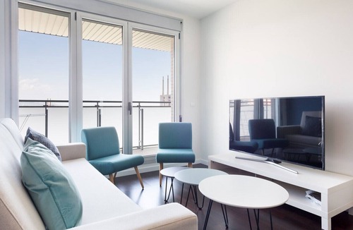 Sant Adria de Besos Apartment | Olala harbor forum 4. 1