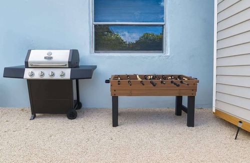 Riverside Park Apartment | Olas 4 · Comfy 2BR Apt Near Las Olas w/Patio, BBQ, Parking