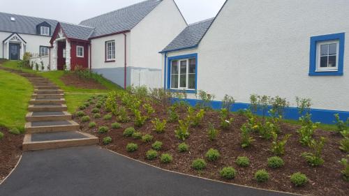 Balloch House | Olavat Cottage detached property with parking