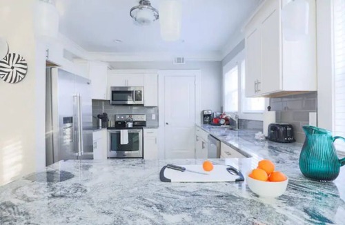 Old Fourth Ward House | ⭐️Old 4th Ward⭐️ Designer Duplex Home - 2 Minutes from Downtown!