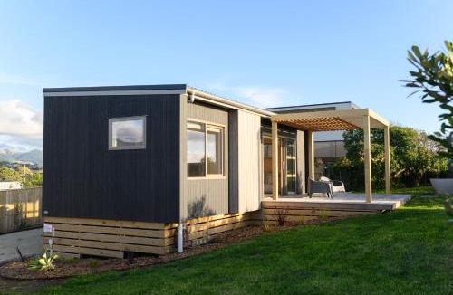Waikanae House | Old Beach Pods, Te Moana
