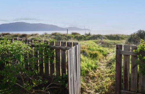 Waikanae House | Old Beach Pods, Te Moana