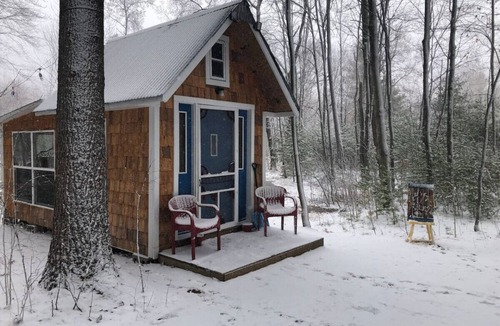 Pine City House | Old Blue Tiny House/bath house with breakfast/spa